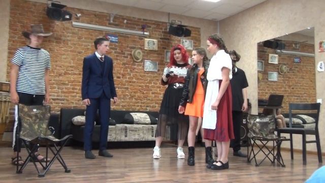 Маленькая разбойница защищает Герду смотреть онлайн