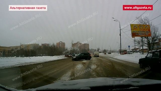 Момент лобового столкновения машин в Сергиевом Посаде смотреть онлайн