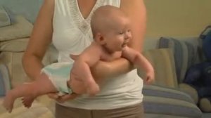 Как правильно держать ребенка