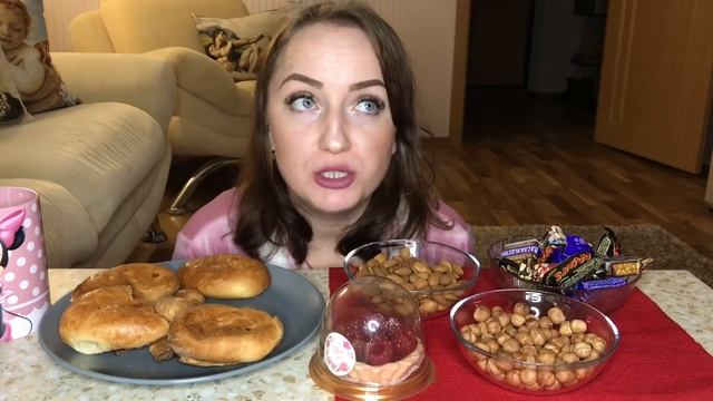 MUKBANG Домашние пироги с мясом картошкой и курагой  конфеты и орехи  not ASMR