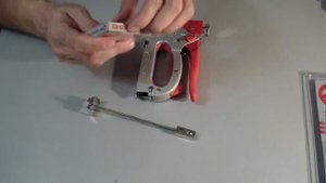Скобозабивной пистолет. Как он работает?