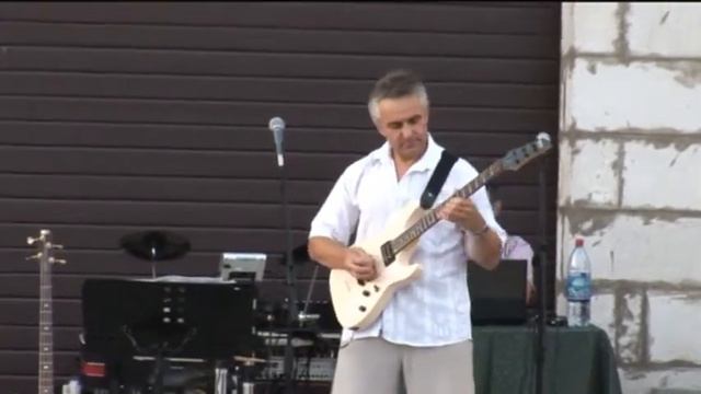 Гитарист Сергей Писарев