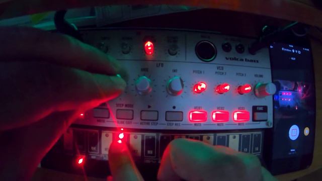 Volca Bass and Sample - Quick Lunch Time Jam смотреть онлайн