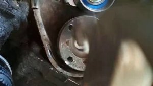 Устанавливаем шкив на коленвал