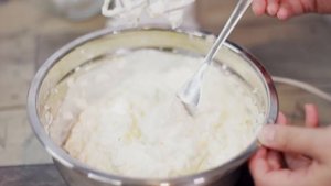 Делаем сливки для взбивания из молока и масла / Рецепты и Реальность / Вып. 268