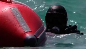Водолазы продолжают обследовать морское дно в районе пляжа в Учкуевке