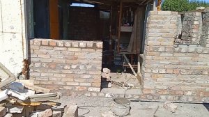 Строительство - реконструкция пристройки ( кухни ) на даче. Кирпичная кладка закончена !!!