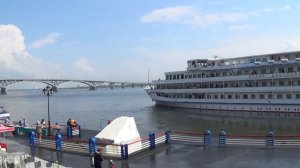 Теплоход "Федор Достоевский" уходит из Саратова. 16.05.2023г.