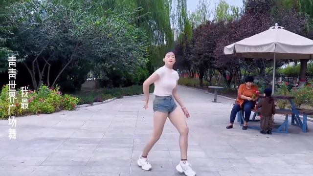 The recently popular online choreography ,I am the best, has received a lot of welcome comments смотреть онлайн