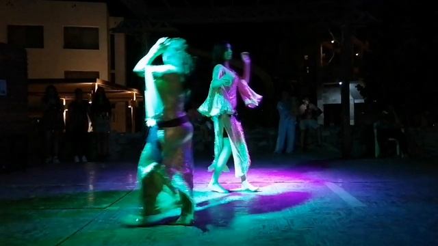Египет 2021. Две девушки танцуют восточные танцы и кричат, как Зена королева воинов.Канал Тутси Влог