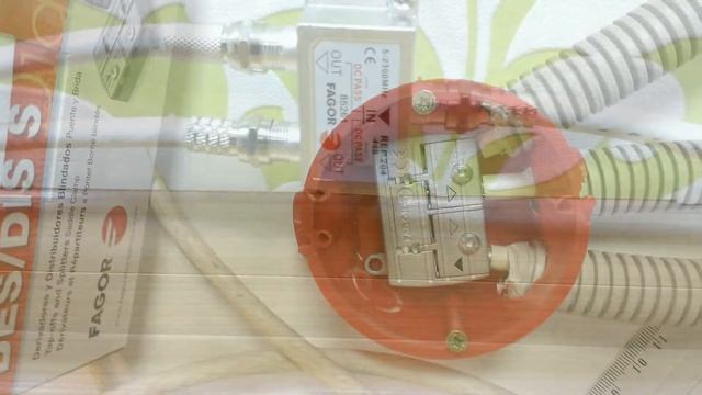 Настоящий Компактный Делитель/ответвитель (краб) сигнала TV SAT: без F разъема. смотреть онлайн