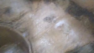 Колодец на глиняной плите, воды нет совсем, чистим