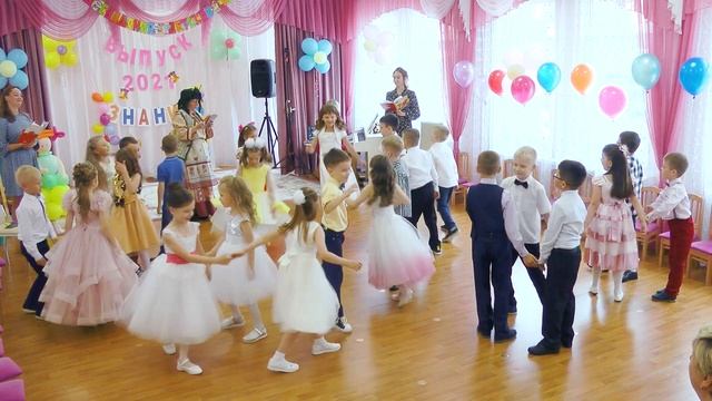Выпускной в детском саду. г. Киров ДС 24 Разноцветная планета. Группа Звёздочки. 26.05.2021 смотреть онлайн