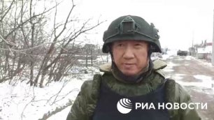 Китайский журналист, освещает ход операции в Донбассе///