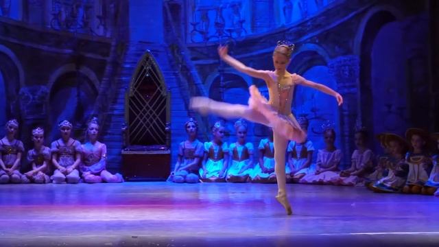Детский балет "Щелкунчик". Вариация Драже смотреть онлайн