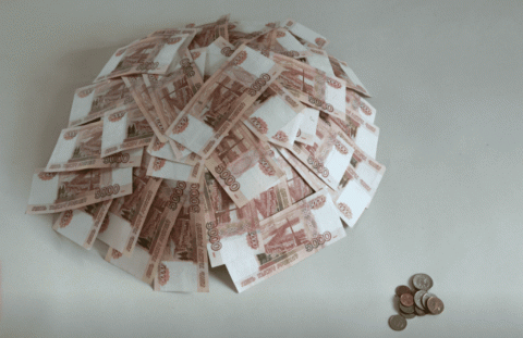 До 75% прибыли в месяц: зачем россияне отдают деньги финансовым пирамидам