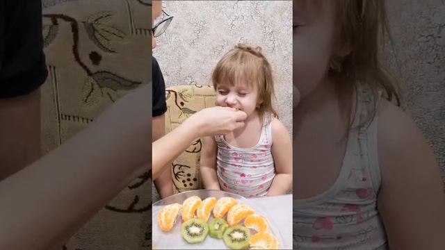 Генерал угадывает фрукты на вкус!