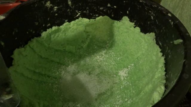 Жидкие обои на масляную краску. Лестница в жидкие обои.
