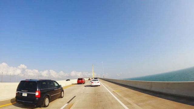 Skyway Bridge GoPro Footage on Honda VFR1200x Crosstourer смотреть онлайн