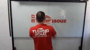 Как правильно наклеить наклейку