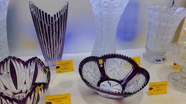 Посуда в магазине. Фарфор. стекло, хрусталь. Смотрим современные коллекции.