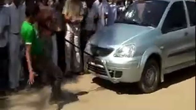 pulling a car with nose ! смотреть онлайн