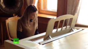 Наталья Поклонская сыграла на рояле в музее "Ливадия" Ялта