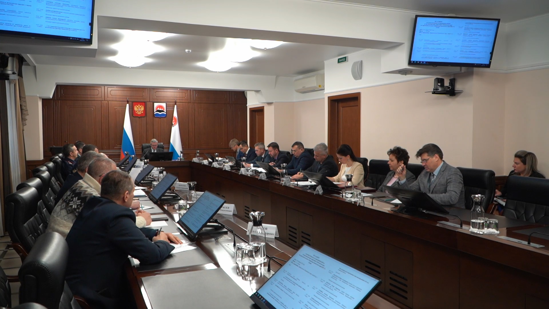 РЕШИТ ПРОБЛЕМУ