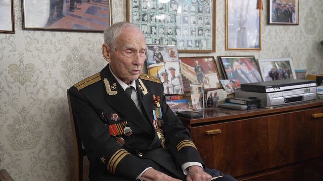 Станислав Александрович Звездов, капитан- лейтенант ВМФ
Submarine 13