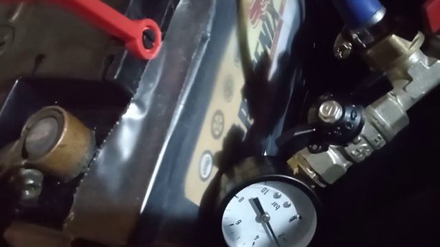 Исузу Труппер стреляет при резком нажатии на педаль газа. В процессе прогрева. смотреть онлайн