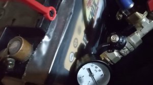 Исузу Труппер стреляет при резком нажатии на педаль газа. В процессе прогрева.