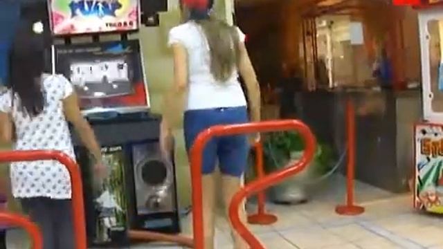 Парень и стеклянная дверь смотреть онлайн