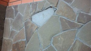 ПОЧЕМУ ПЛИТНЯК НАЧИНАЕТ ОТСЛАИВАТЬСЯ И КРОШИТЬСЯ ЧЕРЕЗ 1 - 2 СЕЗОНА ПОСЛЕ ОБЛИЦОВКИ?