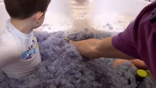 Джелли Бафф в ванной Челлендж  ищем игрушки Gelli Baff