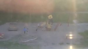 Дети разрушают площадку в Кировске