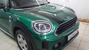 Mini Countryman - оклеили капот и багажник, наклеили полосы, затонировали пленкой Llumar ATR