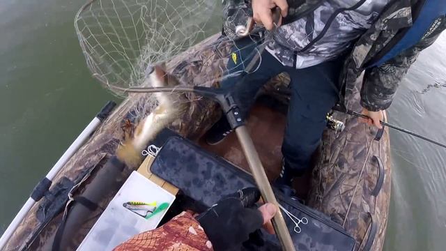 Осенняя ловля щуки или когда 15 минут делают рыбалку. Рыбалка в Павлодаре. смотреть онлайн