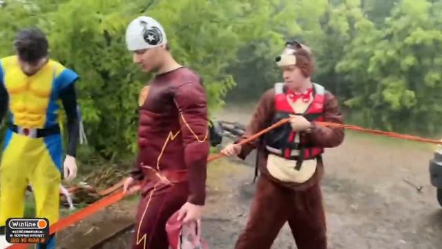 Хозяева рофлят и пытаются починить гидроцикл смотреть онлайн