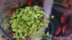 Салат из капусты с огурцом и луком