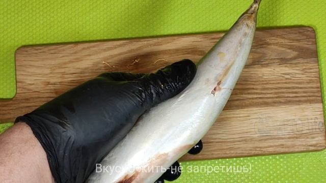 Как почистить Скумбрию палочками не разрезая брюшко How to peel mackerel with chopsticks