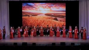 “Ой, при лужку” – русская народная песня. Исполняет хор