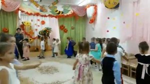 Танец для детей старшей группы в ДОУ "Осенний блюз"
