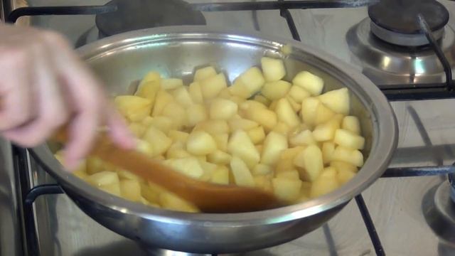 Тертый пирог с яблоками - сочный и хрустящий!