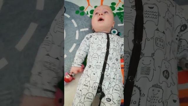 Что умеет малыш в 5 месяцев