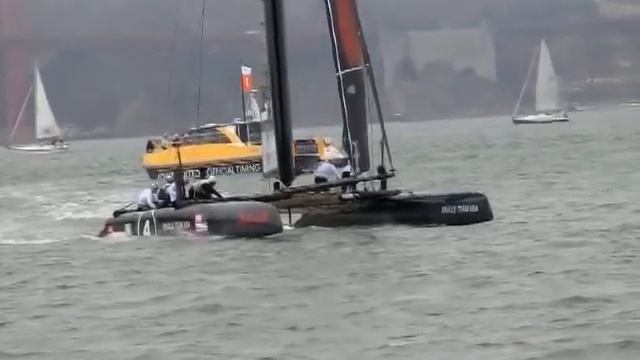 Oracle-4 USA Catamaran team Slow motion activity during a turn. America's Cup SF Bay смотреть онлайн