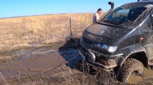 mitsubishi delica засела в грязи ужас что делать ищем тяжелую артиллерию надежда на трактор к 700