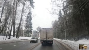 Егерь наткнулся в чаще на странную девушку с лукошком, а заглянув внутрь, едва не потерял дар речи