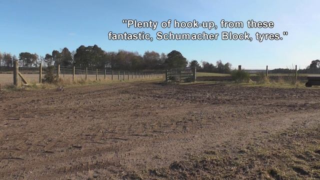 Team Losi XXX-4, muddy farm-track bash. Vintage 4WD racing buggy! смотреть онлайн