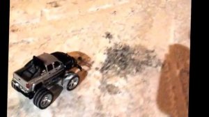 Машинка на пульте управления Chevrolet Silverado HD 2500 на снегу