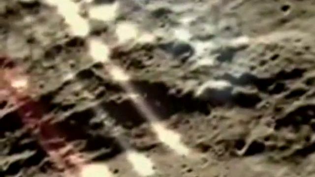 Посадка лунного модуля рядом с кораблем пришельцев